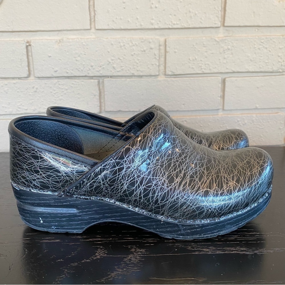 Dansko Sz 37 US 6.5 Metallic Swirl Patterned Professional Clogs Musing Shoes